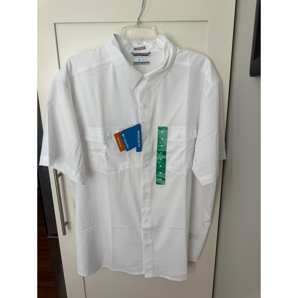Columbia XL White short-sleeve button-down fishing shirt with dual chest pockets